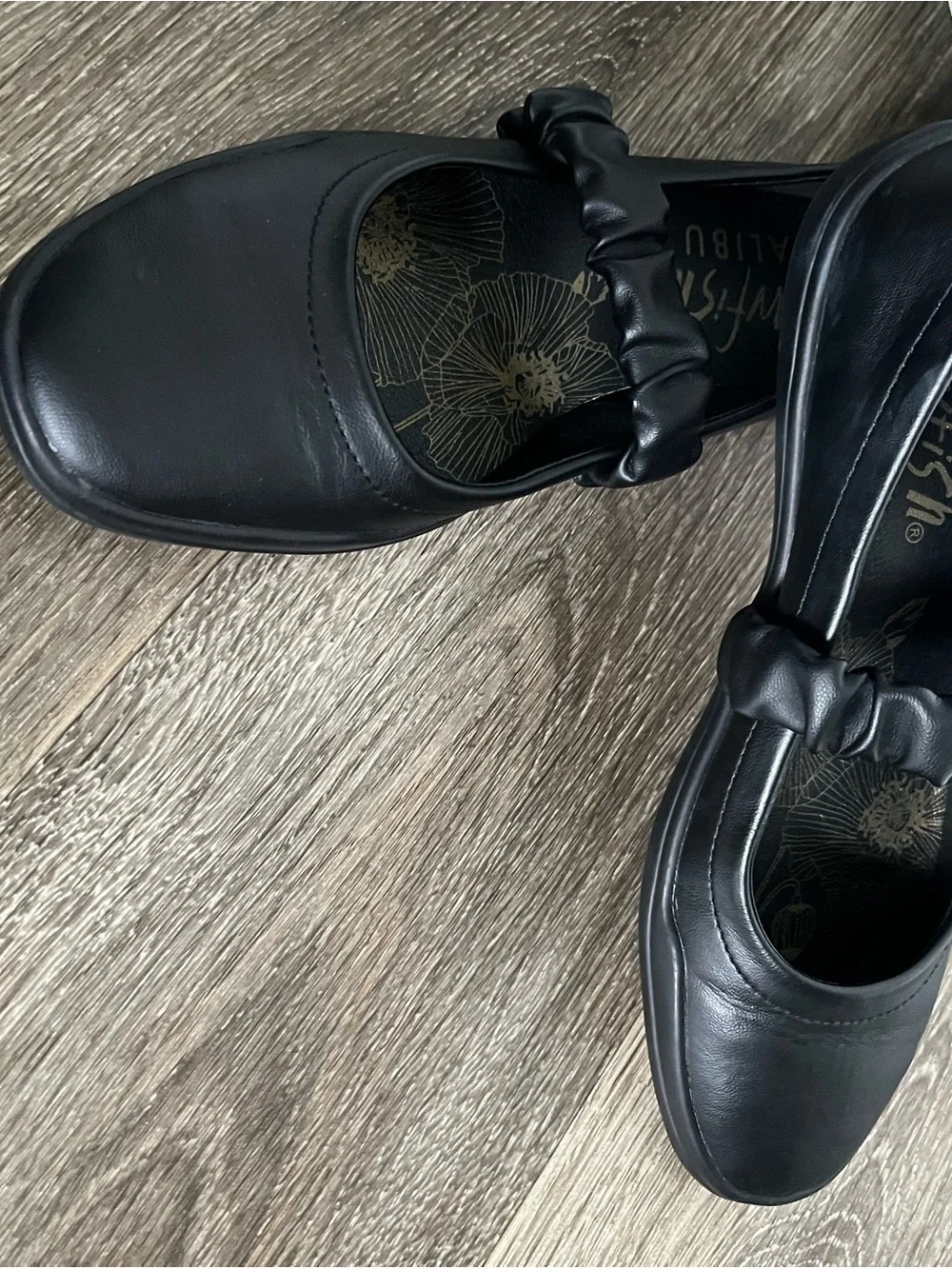 Blowfish MALIBU Black Ruched Strap Flats 7M excellent preowned condition